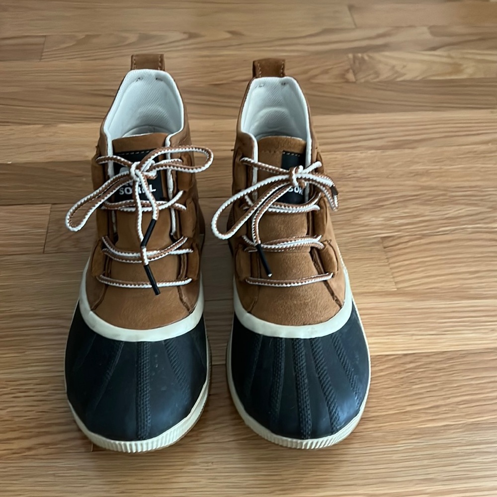 Sorel out n about boots, size 6.5 women’s, very little wear, fun boots!